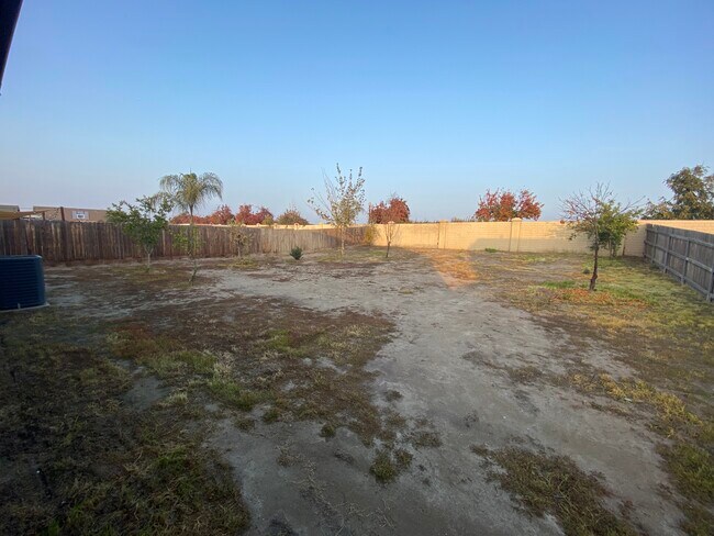 Building Photo - 450 Topanga Ct