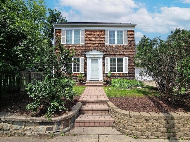 Primary Photo - 709 Wayzata Blvd E
