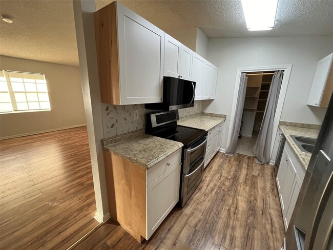 Building Photo - 1240 SW 73rd Ave