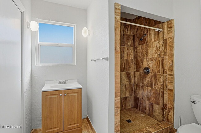 Building Photo - 3249 Lebanon Ave