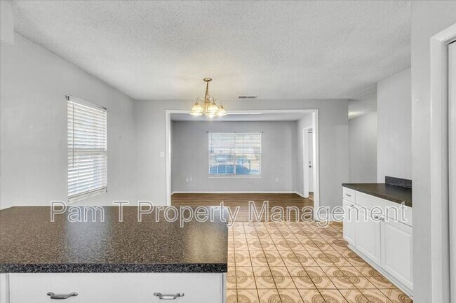 Building Photo - 1835 Upson St