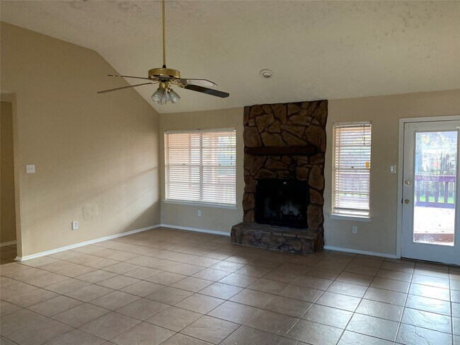 Building Photo - 2511 Radcliffe Dr