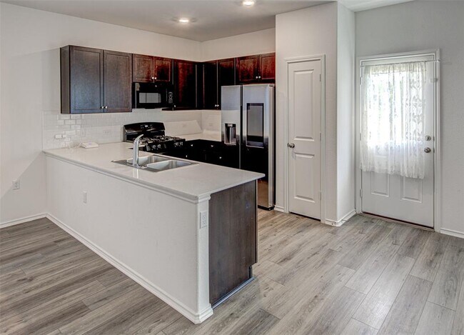 Building Photo - 2704 Shimsham Dr