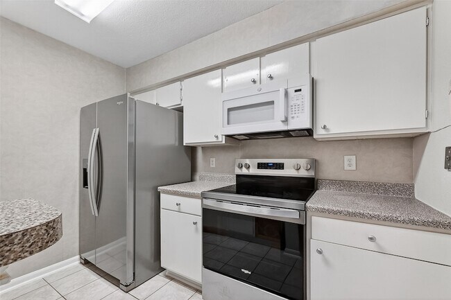 Building Photo - 3700 W Clay St