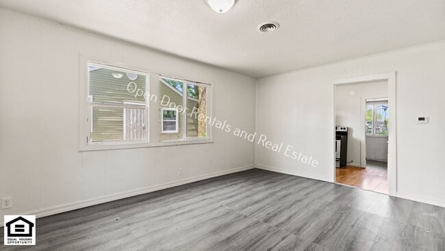 Building Photo - $200 off first months rent* 2 Bedroom home...