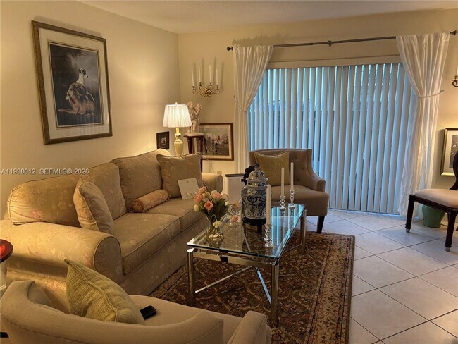 Building Photo - 10802 N Kendall Dr