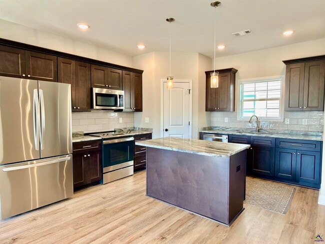 Building Photo - 212 Beau Claire Cir