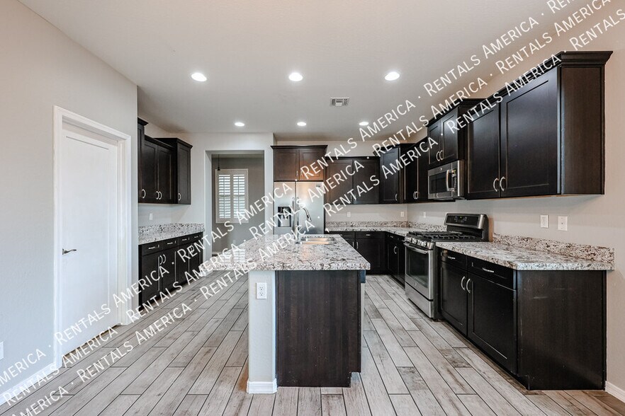 Building Photo - 1936 S Sycamore Pl