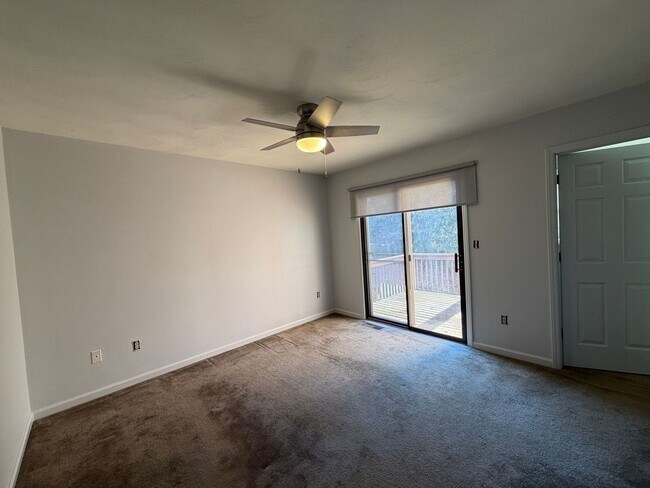 Building Photo - Roanoke Duplex