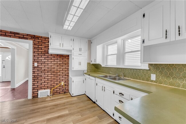 Building Photo - 5181 Clement Ave