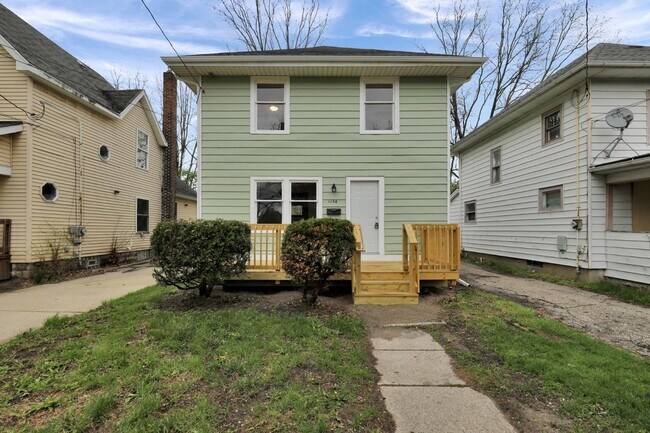 Building Photo - 1136 W Allegan St