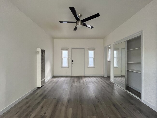 Interior Photo - 2014 Chestnut Avenue