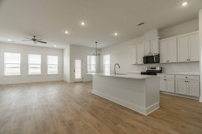 Building Photo - Brand-New Luxurious 4 Bedroom in Bentonville!  FENCE INCLUDED!