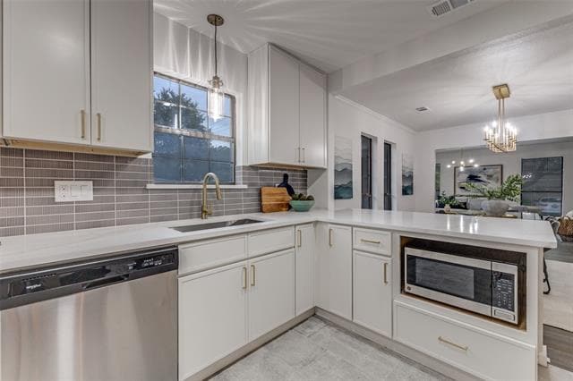 Building Photo - 5848 Kenwood Ave