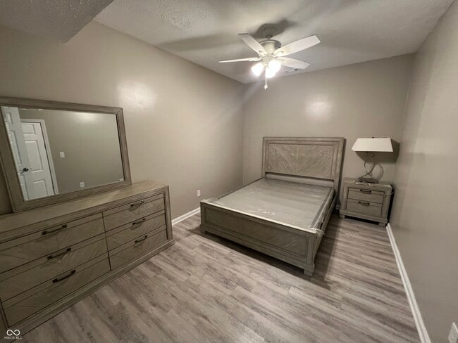 Building Photo - 344 W Columbine Ln