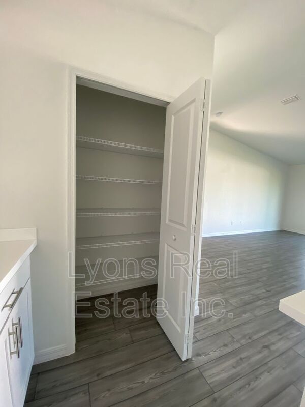 Building Photo - 2744 NE 5th Pl