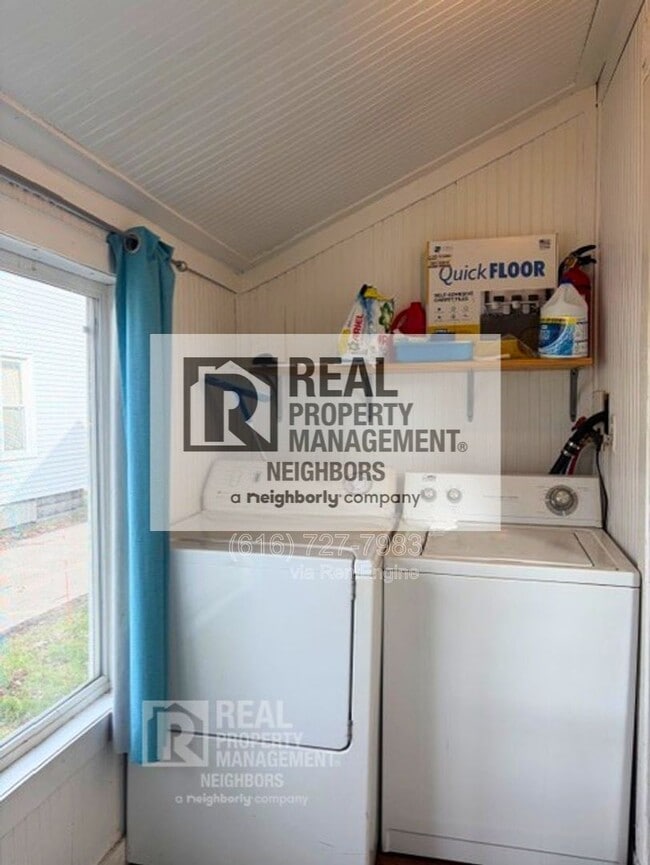 Building Photo - 88 E 18th St