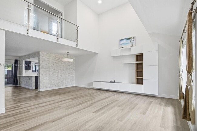 Building Photo - 12153 SW 49th Ct