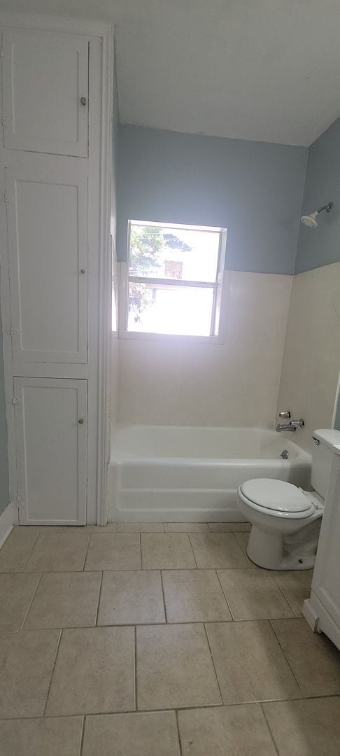 Building Photo - Gorgeous 2 bedroom/1bath with historic fea...