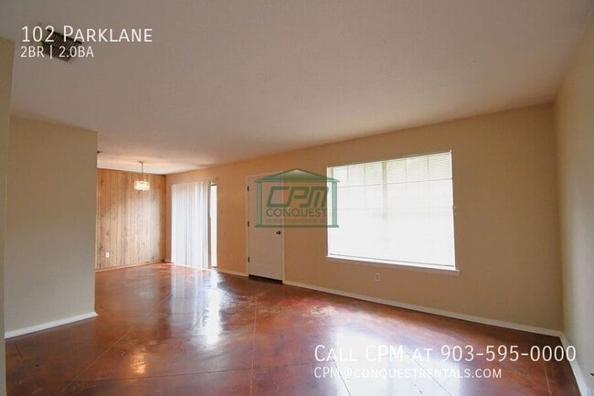 Building Photo - 102 Parklane-