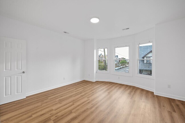 Building Photo - 135 S West St