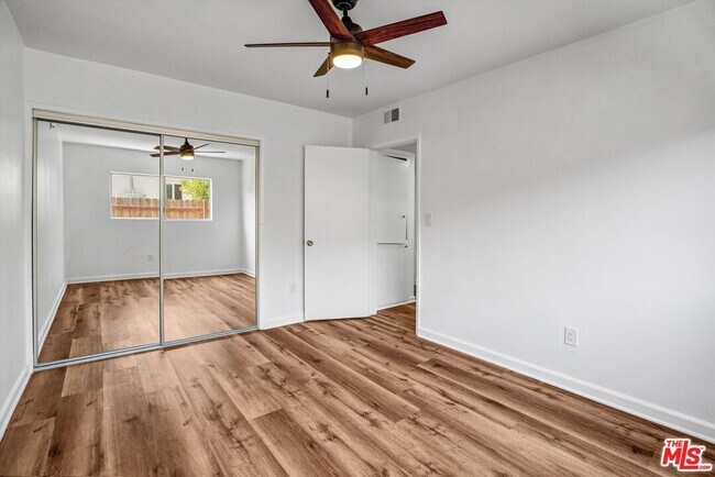 Building Photo - 3670 Greenfield Ave