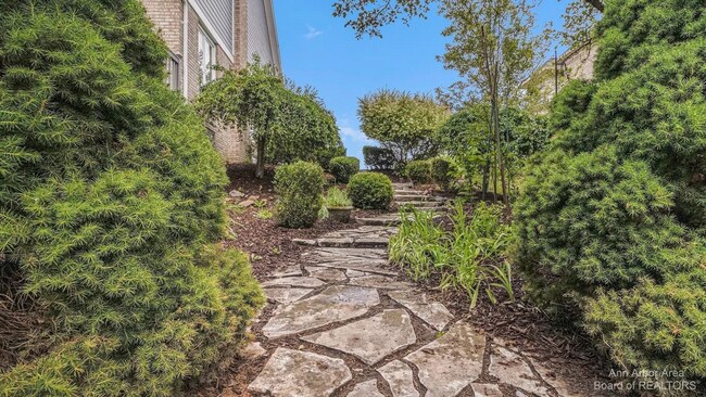 Building Photo - 50145 Tottenham Ct