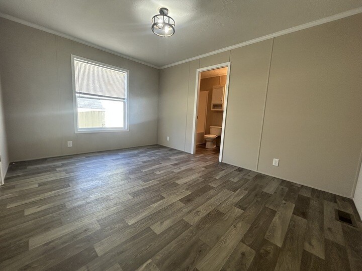 Building Photo - 12501 Apple Ln