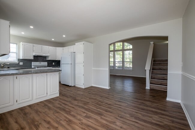 Building Photo - Gorgeous 4 Bedroom Remodel, Union Schools!