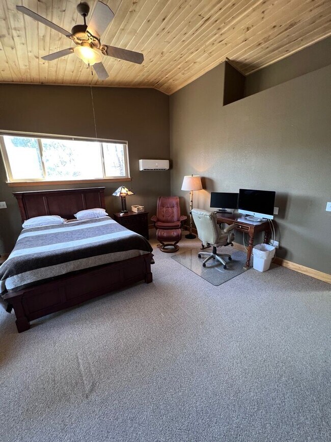 Building Photo - Spacious 3BR 3BA Townhome in Durango