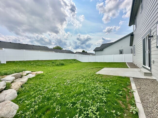 Building Photo - Newly Built 4-Bedroom Home | Chef’s Kitche...