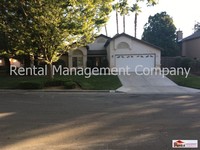 Building Photo - Great Home, beach entry pool, quiet neighb...
