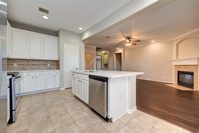 Building Photo - 26018 S Lakefair Dr