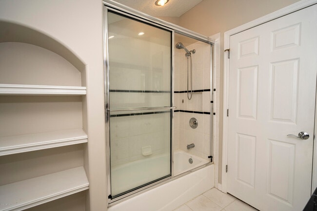 Building Photo - 3668 Windmoor Dr