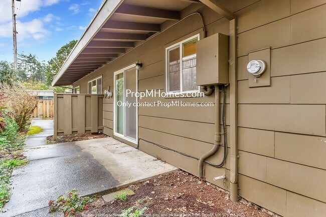 Building Photo - Charming Two Bedroom Unit in Mt Tabor!