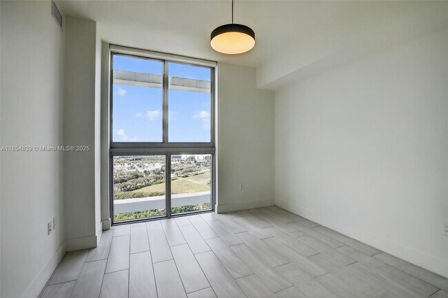 Building Photo - 2000 Metropica Wy