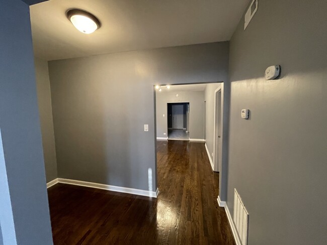 Building Photo - 7843 S Cregier Ave