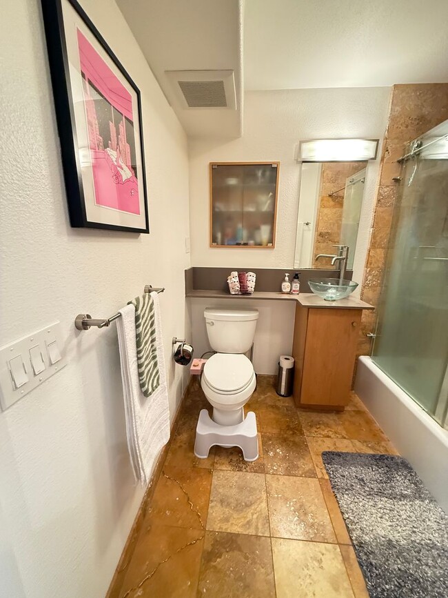 Building Photo - Charming Loft - 2 bed/ 2.5 bath in prime downtown San Diego!