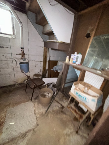 Building Photo - 505 Chaudet Ave