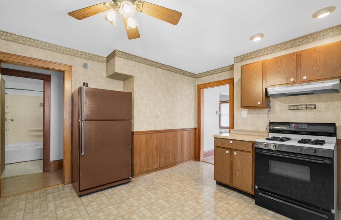 Building Photo - 1745 S 68th St