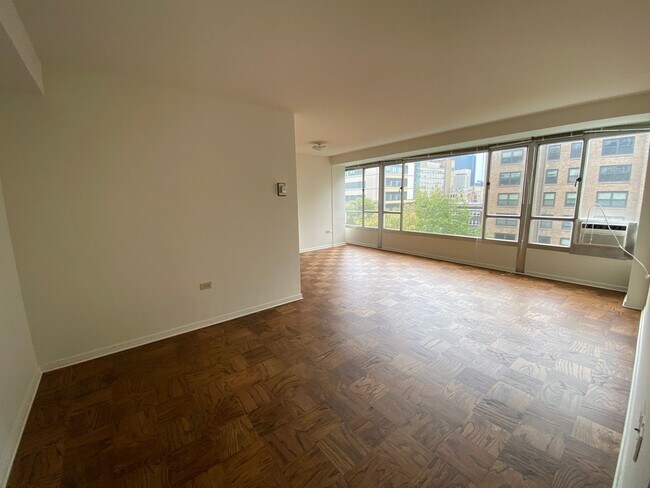 Building Photo - Light and Bright 1 bedroom 1 bath condo first hill