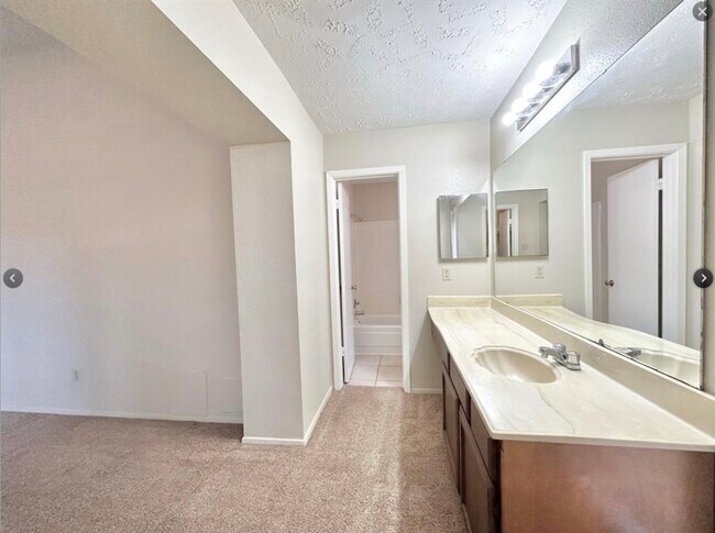 Building Photo - 9210 Benwick St