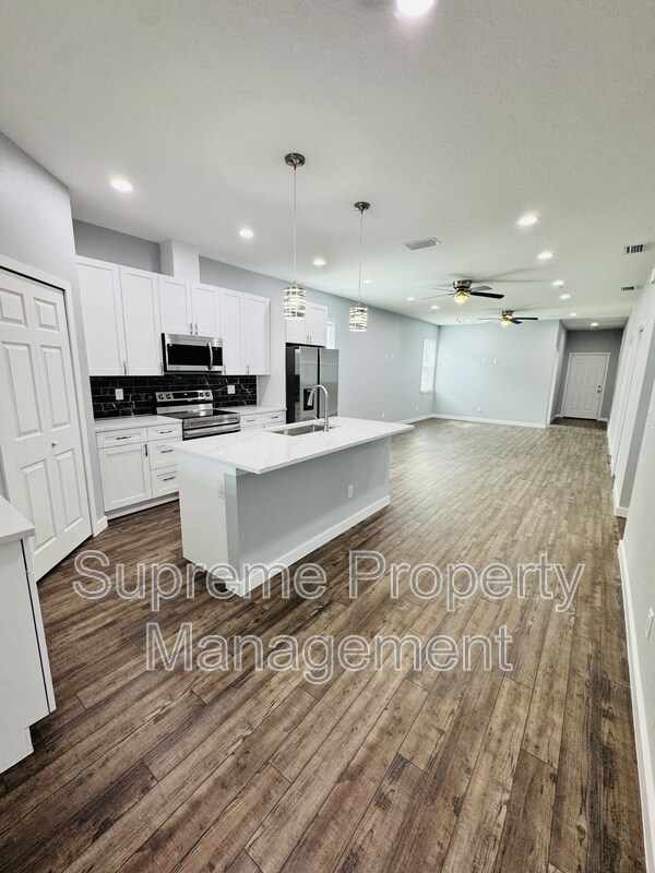 Building Photo - 6073 Vermont Ave