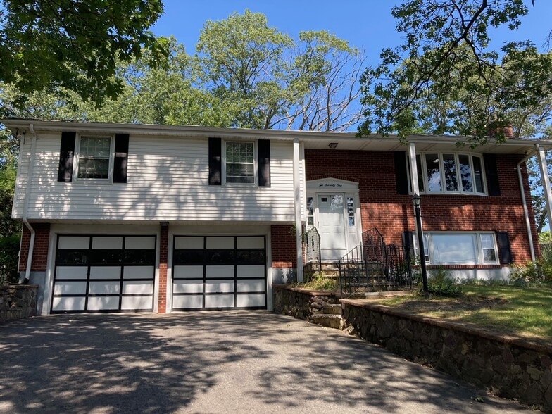 Primary Photo - 271 Ridge St