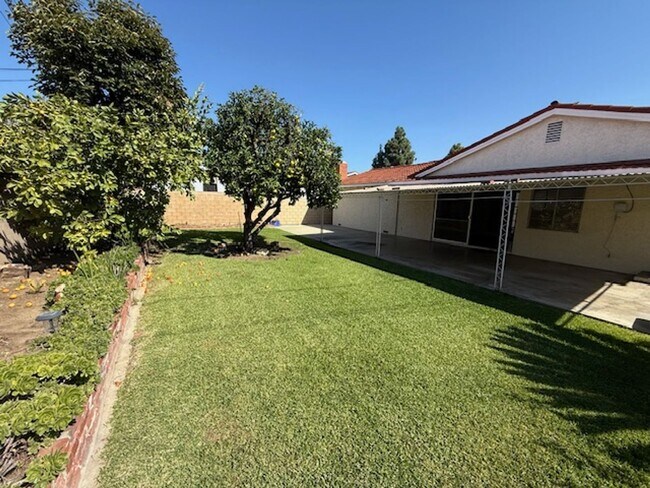 Building Photo - **LA MIRADA** Beautifully Maintained 3-Bed...