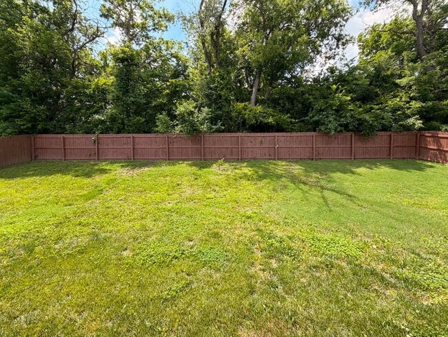 Building Photo - 1104 Lakeview Dr.