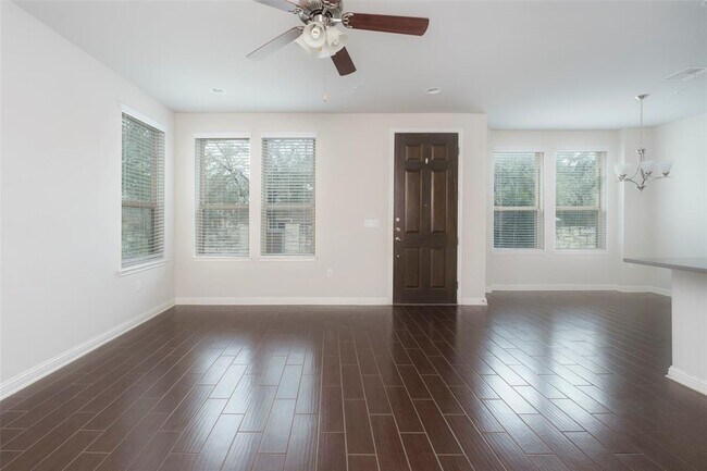 Building Photo - 13800 Lyndhurst St