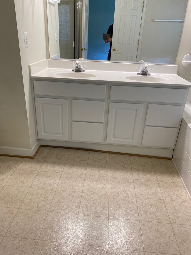 Building Photo - 14236 Madrigal Dr