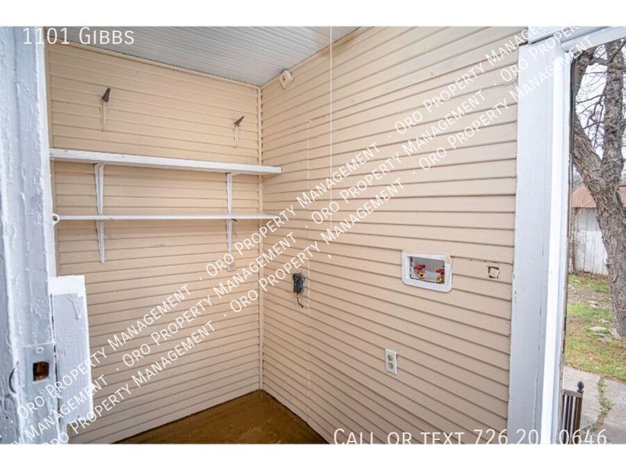 Building Photo - 1101 Gibbs-