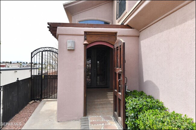 Building Photo - 7318 Corona Del Sol Dr